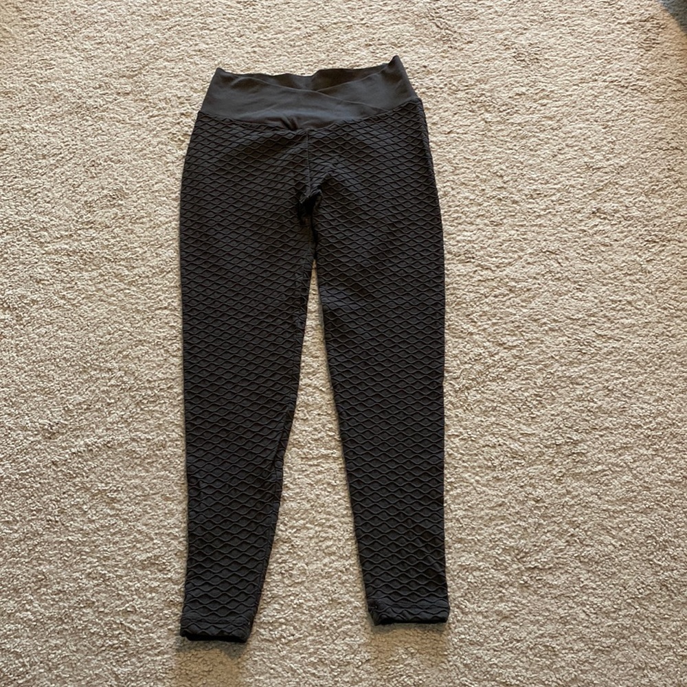 Famous TikTok booty lifting leggings charcoal size small